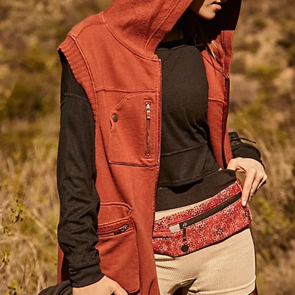 FP MOVEMENT Snap Shot Zippered Pocket Hooded Vest size M - Picture 2 of 7
